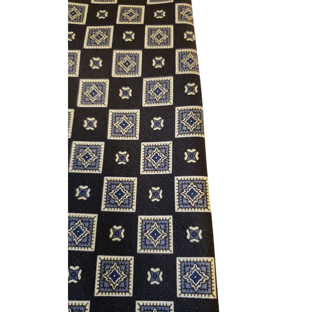 New Noble MEN'S NECKTIE Black Blue White Geometric 100% Polyester Made in‎ Korea - Picture 2 of 10
